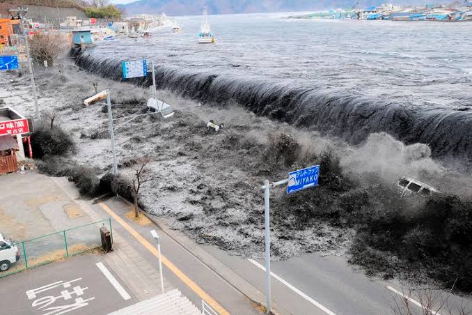 ilustrasi gelombang tsunami