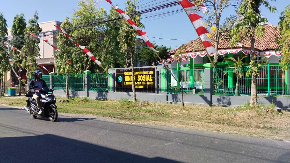 Kantor Dinsos Pamekasan. (Seru.co.id/udi) - Over Kuota, Kemensos Nonaktifkan PBIN Ribuan Warga Pamekasan