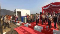 kapolda jatim irjen pol dr toni harmanto bersama bupati gresik resmikan palang pintu kereta api sebidang di kecamatan cerme 11zon