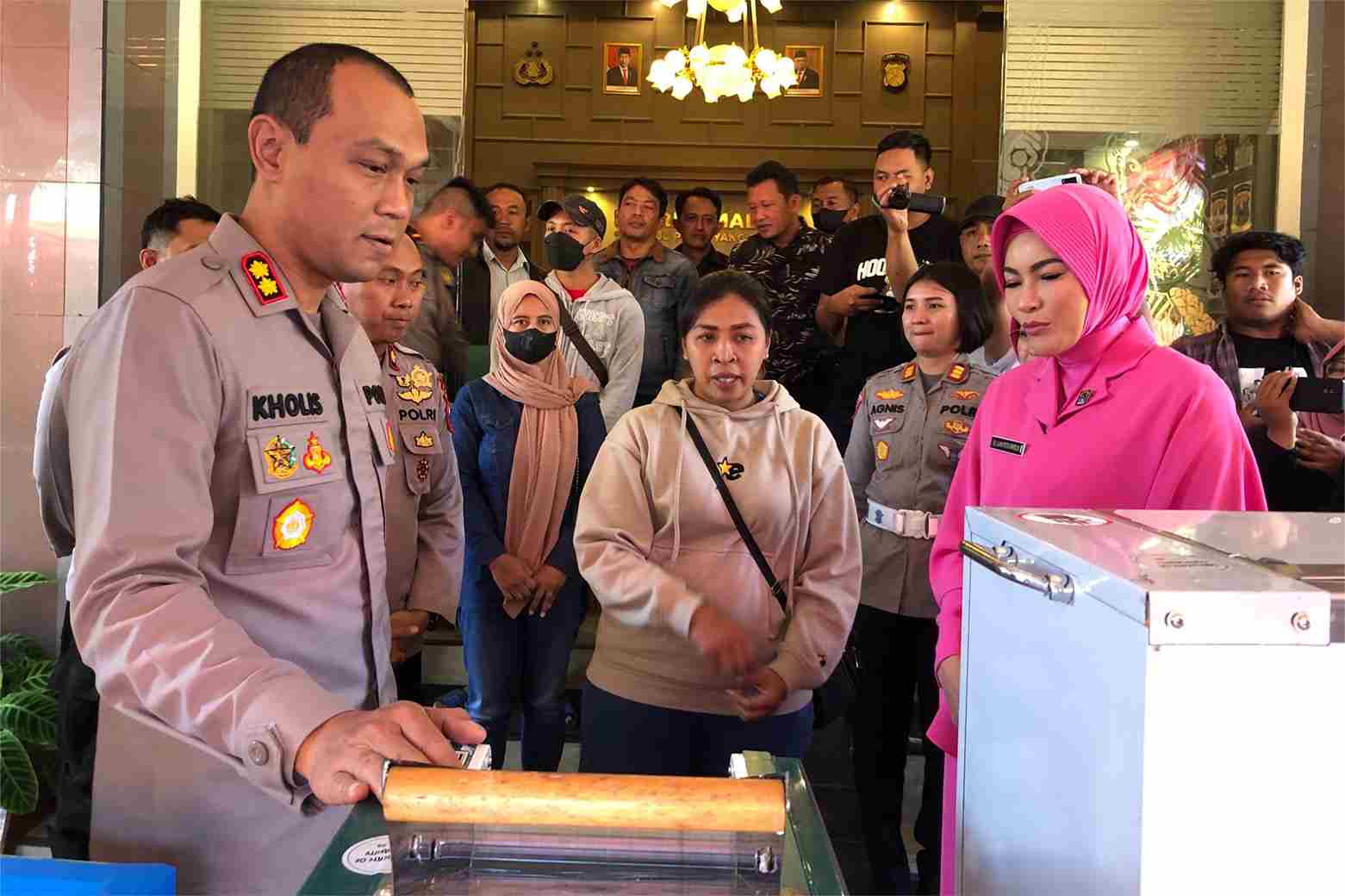 kapolres malang, akbp putu kholis aryana 11zon
