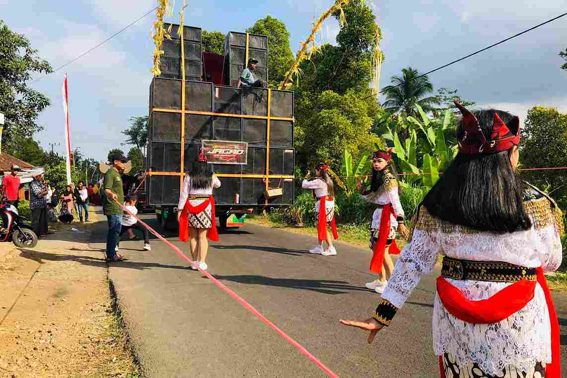kegiatan karnaval di desa kebobang kecamatan wonosari 11zon