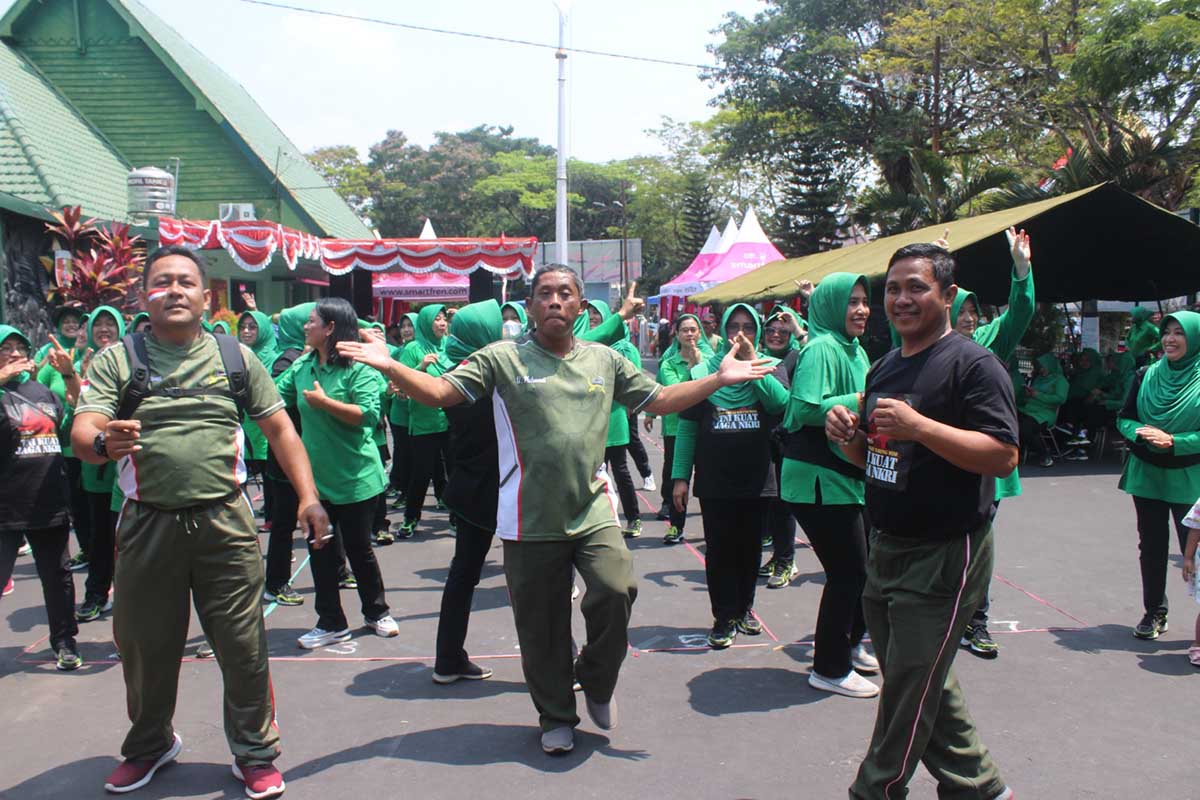 Keseruan lomba HUT ke-78 RI di Kodim 0833/Kota Malang. (ist) - Keseruan Lomba HUT ke-78 RI di Kodim 0833/Kota Malang