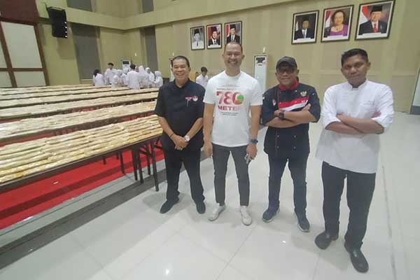 Ketua Panitia BSFF #6 2023 bersama ketua ICA Malang Raya. (Seru.co.id/dik) - Manalagi Strudel 780 Meter untuk Pecahkan Rekor MURI, Hadiah PHRI Batu di HUT ke-78 RI
