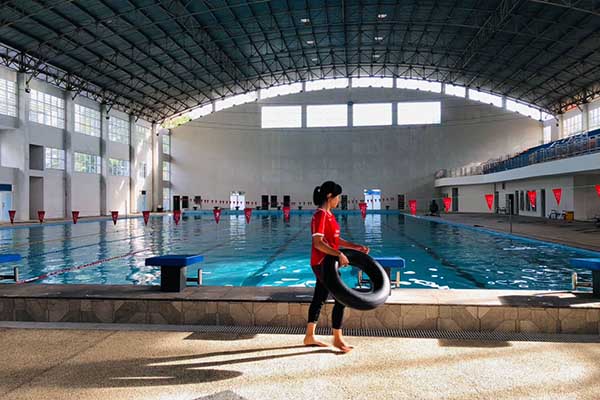 Kolam renang di Stadion Kanjuruhan. (Seru.co.id/wul) - Masyarakat Masih Bisa Nikmati Fasum Radius 25 Meter dari Stadion Kanjuruhan
