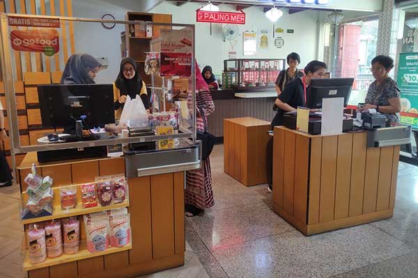 Lokasi kasir Pia Cap Mangkok yang dihipnotis oleh pelaku. (rhd) - Awas Modus Tukar Uang, Bule Hipnotis Kasir Toko Oleh-oleh di Malang