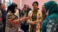 Menteri Sosial, Tri Risma Suharini saat lakukan peresmian Klinik Usaha PENA. (Seru.co.id/wul) - Risma Resmikan Klinik Usaha PENA untuk Entas Kemiskinan Ekstrem
