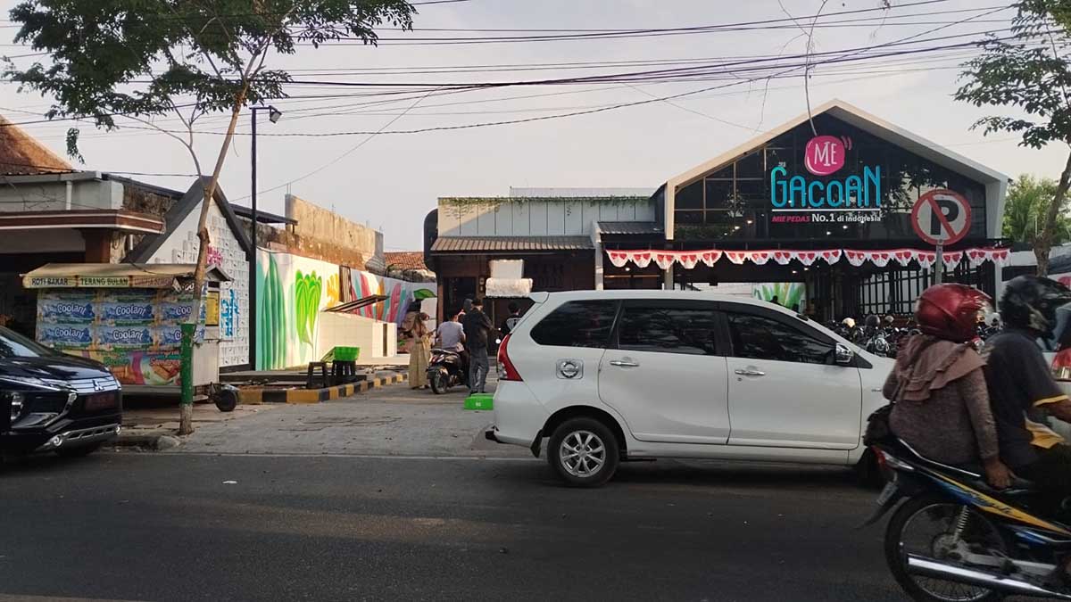 Mie Gacoan Pamekasan yang berada di jantung kota Pamekasan. (Sru.co.id/udi) - DLH Pamekasan Akan Periksa Perizinan Mie Gacoan Terkait Pembuangan Limbah