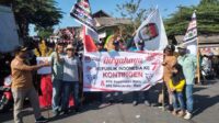 Panitia Pemilihan Kecamatan (PPK) Waru dan Panitia Pemungutan Suara (PPS) ikut menggelar pawai, Senin (28/8/2023). (Seru.co.id/luq) - PPK dan PPS se-kecamatan Waru Ikut Karnaval Semarak HUT ke 78 RI