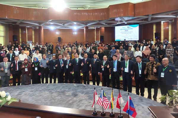 Para anggota UNTA peserta seminar internasional dan assembly annual meeting. (rhd) - Melalui UNTA, UB Berharap Manfaat dan Solusi Global pada Bidang Pertanian Tropik