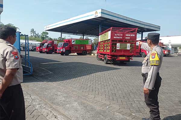 Pemantauan agen penyedia gas LPG melon di Kabupaten Malang oleh Polres Malang. (ist) - Isu Penimbunan dan Kelangkaan, Polres Malang Pantau Agen Penyedia LPG Melon