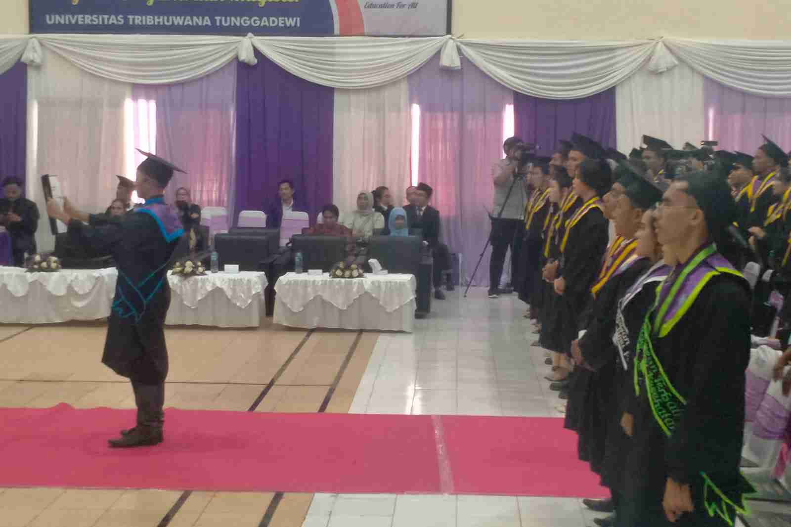 pembacaan janji wisudawan dik 11zon
