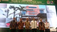Pembukaan Musda XI Perbarindo Jatim oleh Ketua DPP Perbarindo, Pj Ketua DPD Perbarindo Jatim, Kepala BI Jatim, OJK Jatim, LPS dan Direktur Utama Bank Jatim. (ws8) - Musda XI Perbarindo Jatim, Transformasi BPR Wujudkan Kesejahteraan Rakyat