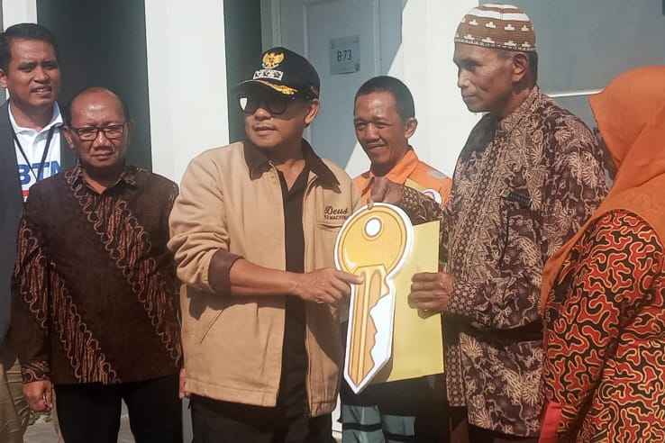 penyerahan kunci unit rumah kepada pns 11zon