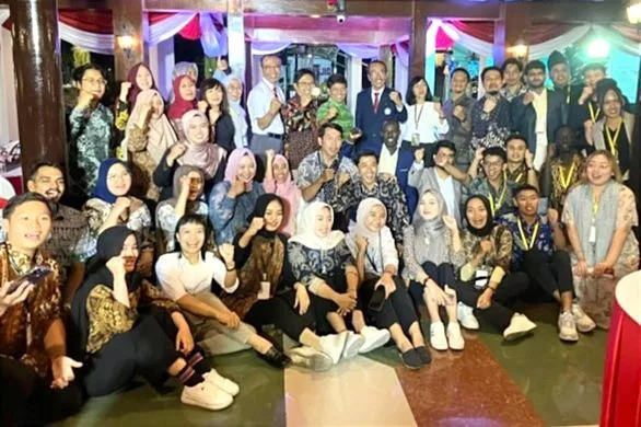 Peserta International Immersion Camp bersama jajaran Pemkot Malang dan Polinema. (ist) - Pemkot Malang Sambut Peserta International Immersion Camp Polinema dalam Gala Dinner