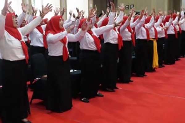 Puluhan PPPK Formasi Guru 2022 yang mengikuti penandatanganan kontrak di Balai Kota Among Tani Pemkot Batu. (ist) - Kakanreg II BKN Serahkan 78 SK PPPK Kota Batu