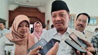 Sekdakab Jombang, Agus Purnomo ketika diwawancarai. (Seru.co.id/ful) - BPKAD Kabupaten Jombang Sosialisasi Pengamanan Barang Milik Daerah