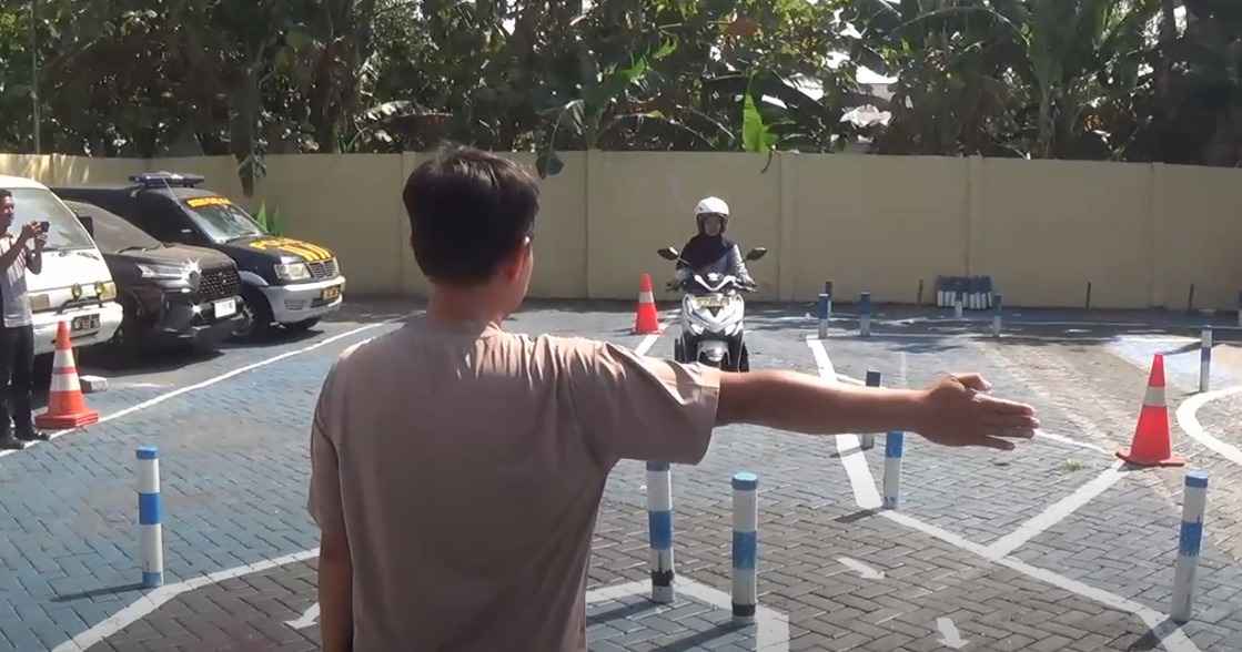 sirkuit untuk untuk ujian praktik pembuatan sim c di polres ngawi 11zon