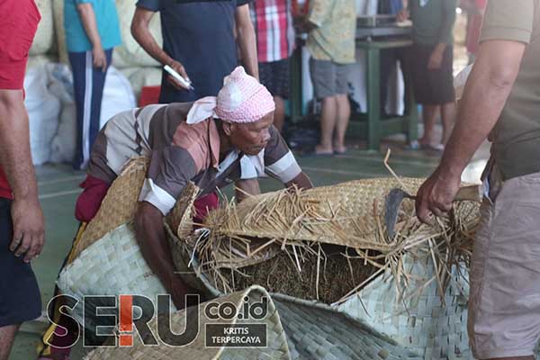 Suasana gudang tembakau milik Haji Her yang berada di Blumbungan Pamekasan. (Seru.co.id/udi) - P4TM Minta Jaga Kualitas Tembakau Madura Tanpa Dicampur Gula dan Dipetik Muda