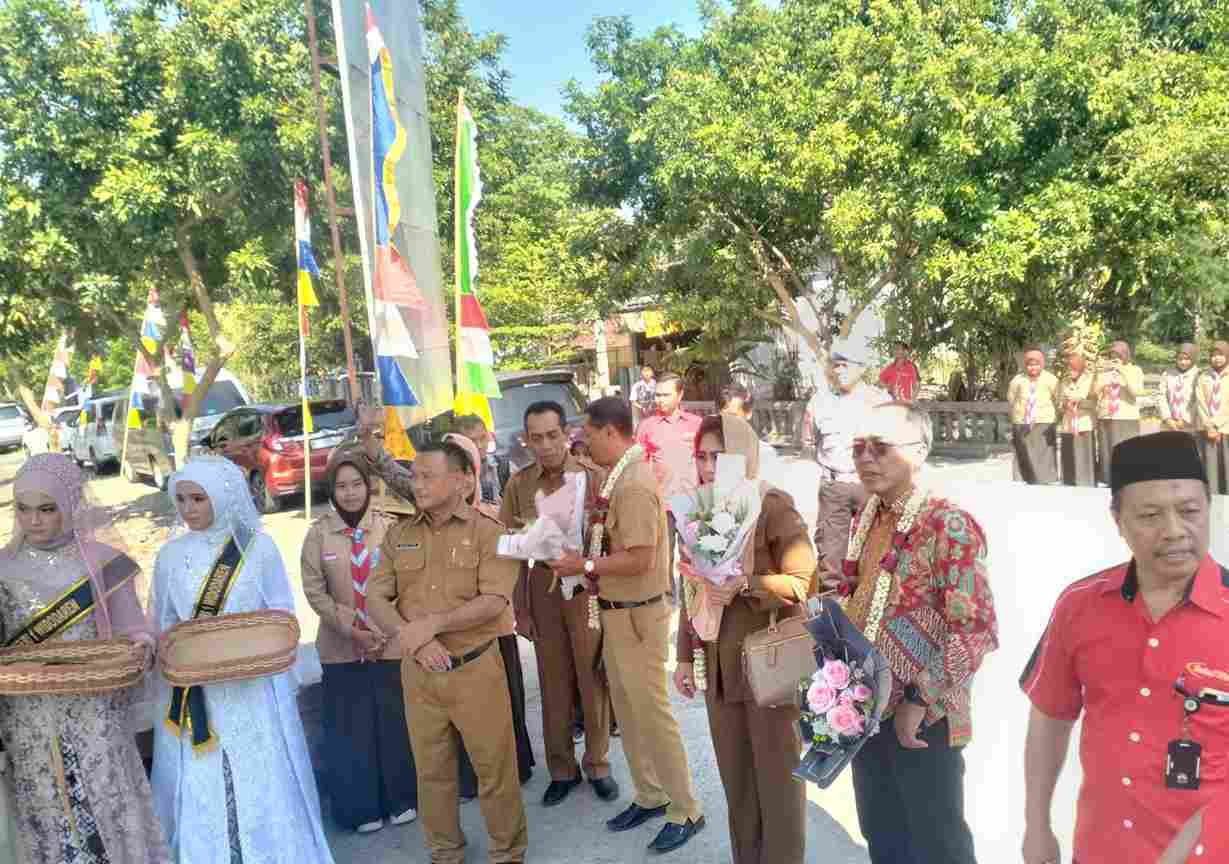 tim dari dinas pedidikan provinsi jawa timur bersama its surabaya melakukan monitoring dan evaluasi sma double track di sma negeri 1 widodaren