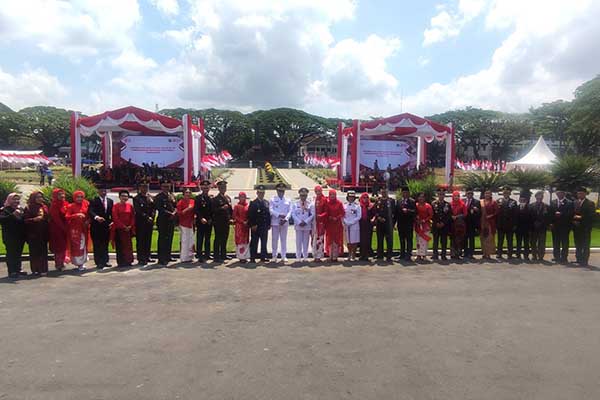 Wali Kota Sutiaji dan Wawali Sofyan Edi, bersama jajaran Forkopimda plus Kota Malang. (rhd) - Menahan Haru, Wali Kota Sutiaji dan Wawali Sofyan Edi Pamitan