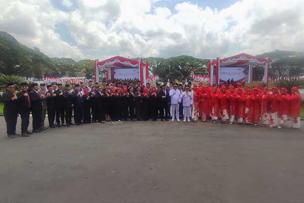 Wali Kota Sutiaji dan Wawali Sofyan Edi, bersama jajaran Kepala OPD Pemkot Malang. (rhd) - Menahan Haru, Wali Kota Sutiaji dan Wawali Sofyan Edi Pamitan