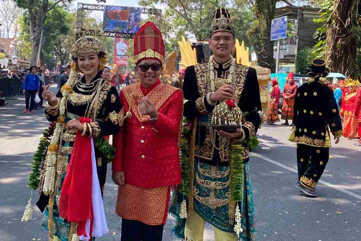 wali kota malang saat hadiri karnaval kota malang (ist 11zon
