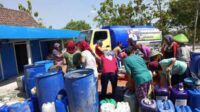 warga apresisasi dropping air bersih pemkab bojonegoro di wilayah kekeringan