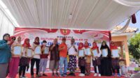 warga perum gebang raya kelurahan gebang penerima sertifikat halal yang diliserahkan pada acara peringatan hut ke 78 ri 11zon