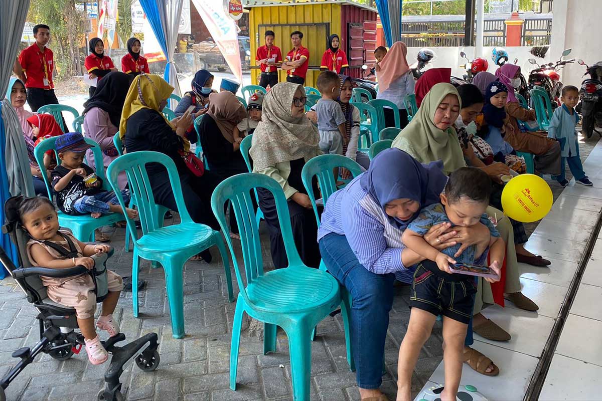 Animo masyarakat mengikuti Alfamart Sahabat Posyandu dan Zwitsal. (ist) - Kolaborasi Alfamart Sahabat Posyandu dan Zwitsal Dukung 1.000 HPK Si Kecil