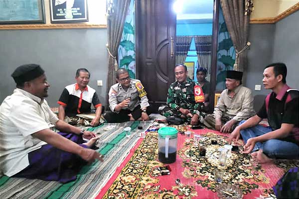 Babinsa-Bhabinkamtibmas Wonokoyo sambang warga binaan. (ist) - Babinsa-Bhabinkamtibmas Wonokoyo Sambang Warga Binaan Tingkatkan Komunikasi