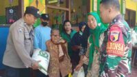 Babinsa Mergosono Dampingi Penyaluran Bantuan Pangan Beras