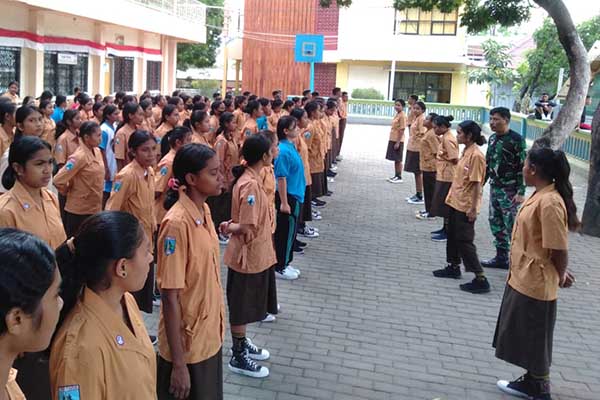 Babinsa Pisangcandi bina Pramuka Saka Wira Kartika SMK Bhakti Luhur. (ist) - Babinsa Pisangcandi Bina Pramuka Saka Wira Kartika SMK Bhakti Luhur