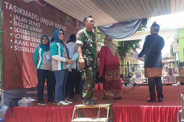 Babinsa Tasikmadu amankan Gebyar Kemerdekaan Republik Indonesia. (ist) - Babinsa Tasikmadu Amankan Gebyar Kemerdekaan Republik Indonesia