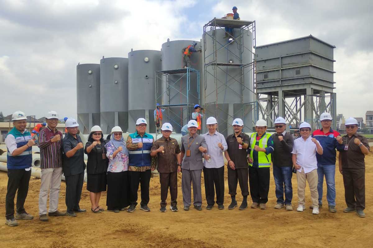 Jajaran Pemkot Malang dan Perum Jasa Tirta I usai tinjau progres WTP IPA Sungai Bango. (rhd) - Wali Kota Tinjau Progres WTP, Jasa Tirta I Siap Ujicoba Akhir September