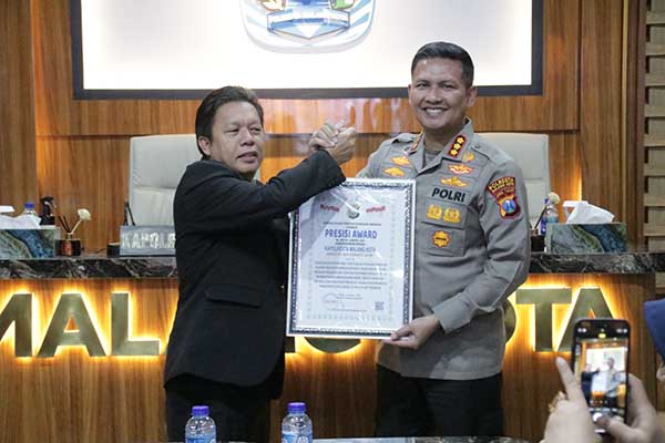 Kapolresta Malang diganjar penghargaan dari Lemkapi. (ist) - Inovasi Simponi, Kapolresta Malang Diganjar Penghargaan Lemkapi