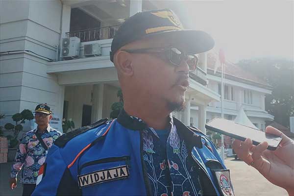 Kepala Dinas Perhubungan (Dishub), Widjaja Saleh Putra, menjawab awak media. (ws8) - Minimalisir Rawan Laka, Dishub Bakal Pertegas Markah Sepanjang Jalan LA Sucipto