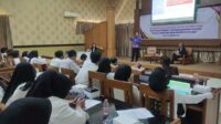 Ketua Himpunan Psikologi Indonesia (HIMPSI), Dr Andik Matulessy MSi, menyampaikan paparan. (rhd) - Yudisium Prodi S1 Psikologi Uniga Bekali Calon Wisudawan Siap Kerja