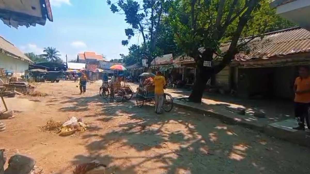 Kondisi pasar Gurem yang berbeda di Desa Laden Kecamatan Kota Pamekasan. (Seru.co.id/adi) - BUMDes Laden Tuntut Hak Kelola Pasar Gurem ke Pemkab