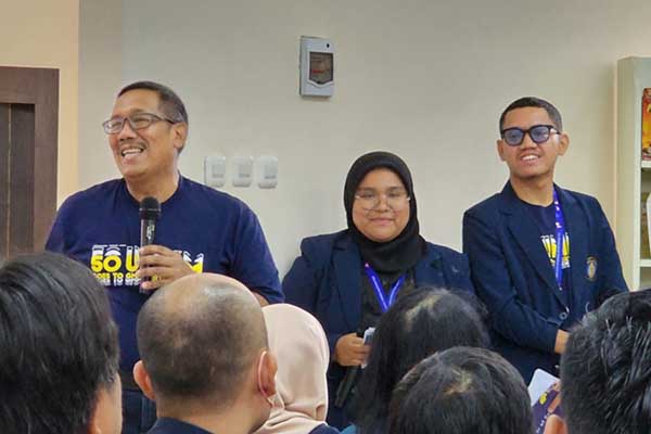 Mahasiswa dan dosen FTP UB membersamai peserta UMKM program matching fund. (ist) - Melalui Matching Fund, FTP UB Bina 50 UKM se-Kota Batu