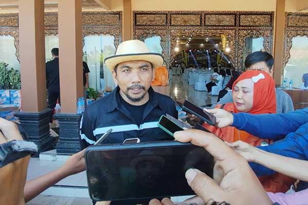 Marsuto Direktur utama CV Jawara Internasional saat dimintai keterangan. (Seru.co.id/udi) - Launching PR Jawara, Owner Sentil Cukai Persulit Perizinan untuk Pengusaha