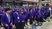 Para mahasiswa Unitri saat mengikuti pengenalan kehidupan kampus baru. (wul) - Unitri Sambut Ribuan Mahasiwa Baru Berbagai Daerah se-Indonesia