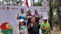 Peraih medali Perak kota Batu berfoto dengan Ketua ISSI Kota Batu. (ist) - Rebut Dua Medali, ISSI Batu Tambah Perolehan Medali di Porprov VIII Jatim 2023
