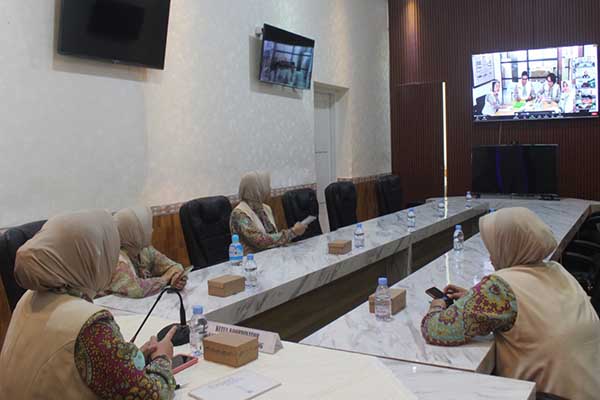 Persit Kodim 0833/Malang ikuti program kerja Yayasan Kartika Jaya. (ist) - Persit Kodim 0833/Malang Ikuti Program Kerja Yayasan Kartika Jaya