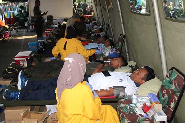 Sinergisitas TNI-Polri baksos kesehatan dan bazar peringati HUT ke-78 TNI. (ist) - Sinergisitas TNI-Polri Baksos Kesehatan dan Bazar Peringati HUT ke-78 TNI