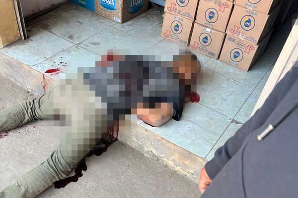 Sopir truk meninggal dunia ditempat. (Seru.co.id/udi) - Cekcok di Jalan, Dua Pengendara Truk Asal Sumenep Ditusuk di Pamekasan