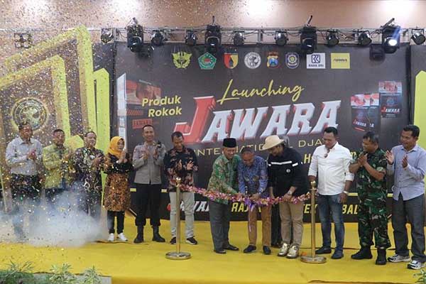 Suasana launching rokok PR Jawara di Pamekasan. (Seru.co.id/udi) - Launching PR Jawara, Owner Sentil Cukai Persulit Perizinan untuk Pengusaha