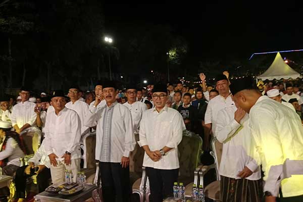 Tasyakuran Pamekasan Hebat, bertempat di lapangan Nagara Bhakti Mandhapa Agung Ronggosukowati Kabupaten Pamekasan, Senin (24/9/2023) malam. (Seru.co.id/luq) - Tasyakuran Pamekasan Hebat, Mas Tamam Sebut Lima Prioritas Bupati Sudah Tuntas dengan Baik