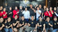 Tim Fitness Plus bersama Menteri PPPA, Bintang Puspayoga, saat open house. (rhd) - Mega Gym Fitness Plus Indonesia Open House di Dinoyo Malang