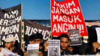 Kenang Satu Tahun Tragedi, Ratusan Massa Padati Stadion Kanjuruhan