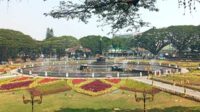 Alun-alun Tugu nuansa baru sudah bisa dinikmati usai revitalisasi. (ws8) - Usai Revitalisasi, Masyarakat Bisa Menikmati Alun-Alun Tugu Malang Nuansa Baru